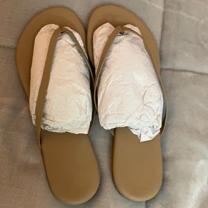 Tkees sandals. Coco butter size 9- never worn